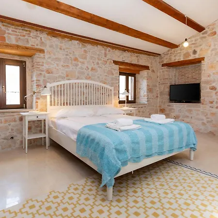 Apartment Deamicis By Irundo