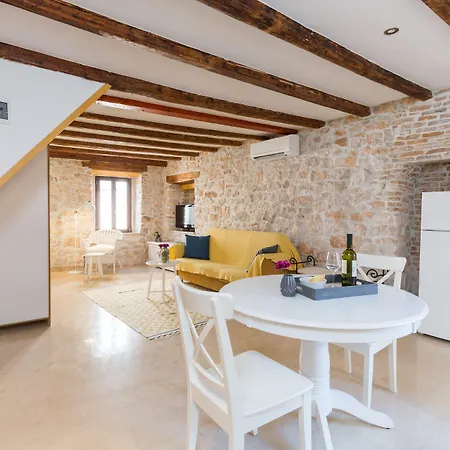 Deamicis By Irundo Apartment