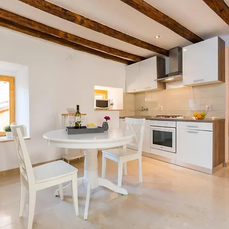 Deamicis By Irundo Apartment