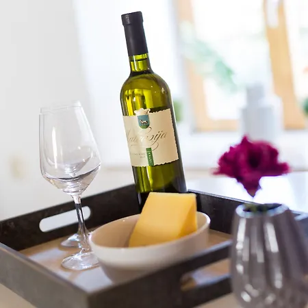 Apartment Deamicis By Irundo