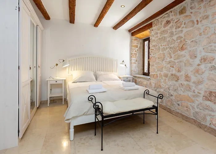 Apartment Deamicis By Irundo